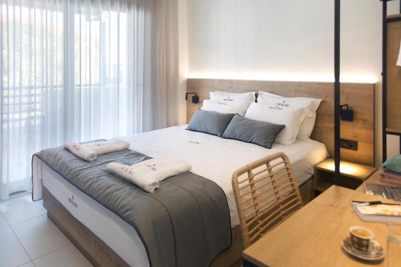 Araliki Suites Polychrono Ngoại thất bức ảnh