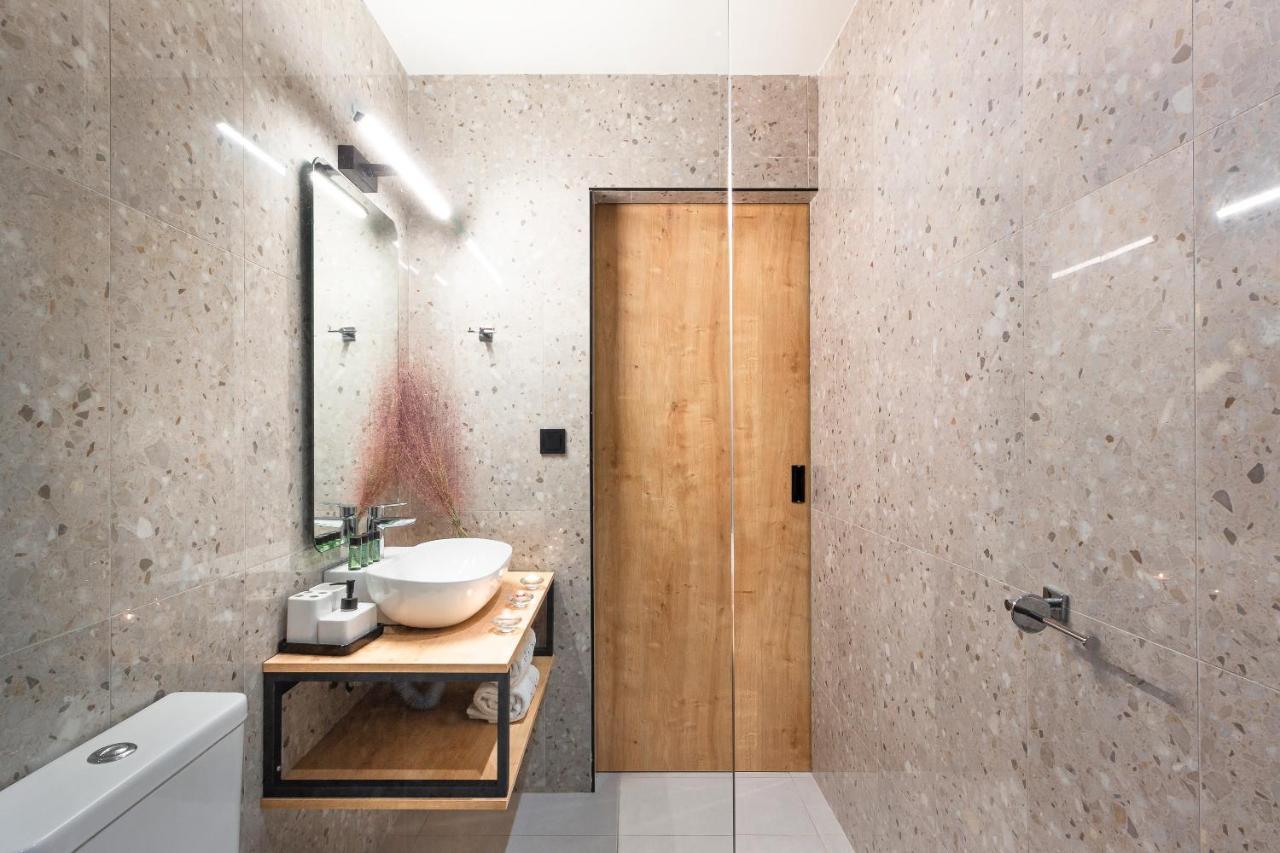 Araliki Suites Polychrono Ngoại thất bức ảnh