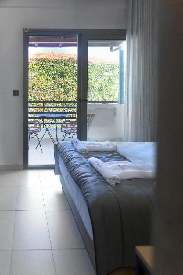 Araliki Suites Polychrono Ngoại thất bức ảnh