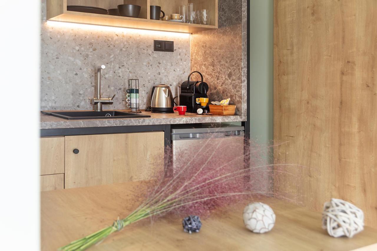 Araliki Suites Polychrono Ngoại thất bức ảnh
