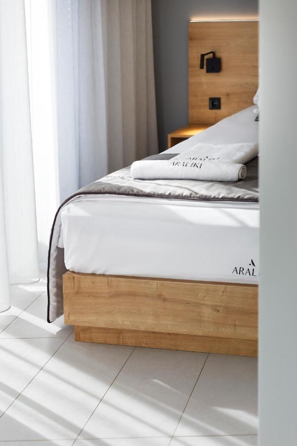 Araliki Suites Polychrono Ngoại thất bức ảnh