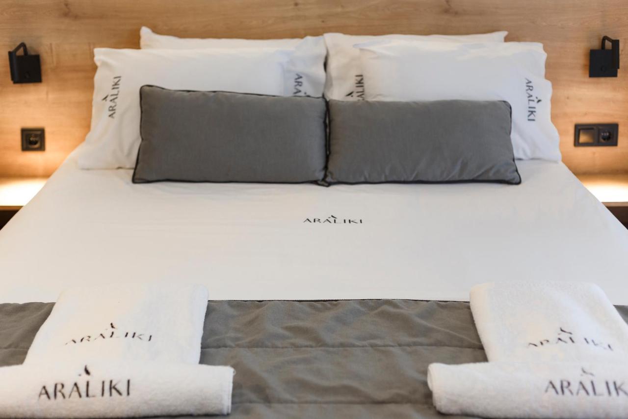 Araliki Suites Polychrono Ngoại thất bức ảnh
